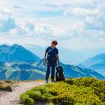 Frau mit Hund am Grießenkar - Panorama